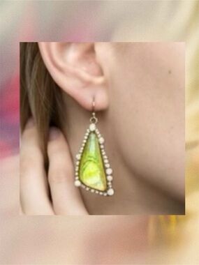 Dazzling Stone Crystal Triangle Earrings.